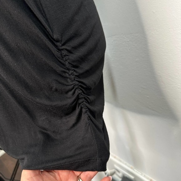 VINCE | Women’s Black Tee, Size M - Picture 4 of 8